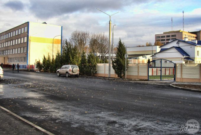 Вдоль стадиона в Вилейке положили новые дороги (фото)