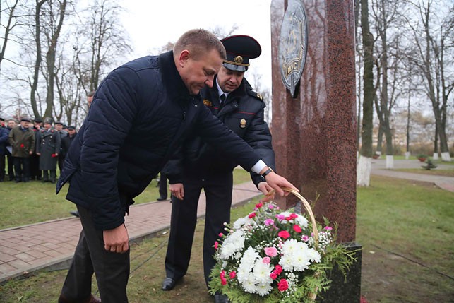 Стелу в честь 100-летия милиции торжественно открыли в Глубоком (фото)