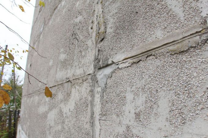 "Нас не слышат". Жители Носилово Молодечненского района просят коммунальников привести их жилье в порядок (фото)