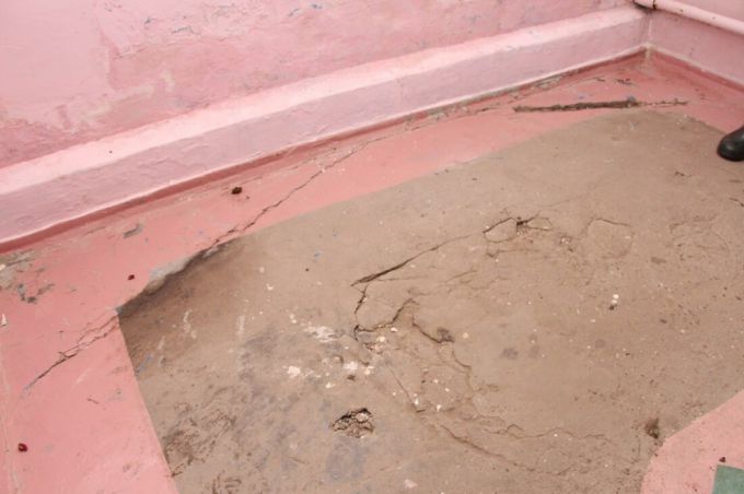 "Нас не слышат". Жители Носилово Молодечненского района просят коммунальников привести их жилье в порядок (фото)