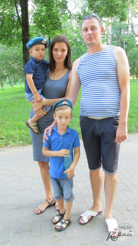 Фотофакт: В Молодечно десантники отмечают День ВДВ