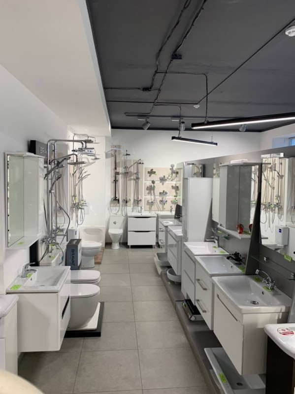 «Неожиданно большой и светлый» – так говорят молодечненцы о салоне-магазине сантехники «SM»