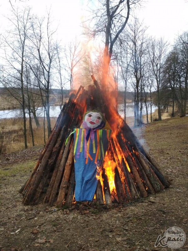В Вилейке отпраздновали Масленицу без столба, но с блинами и песнями