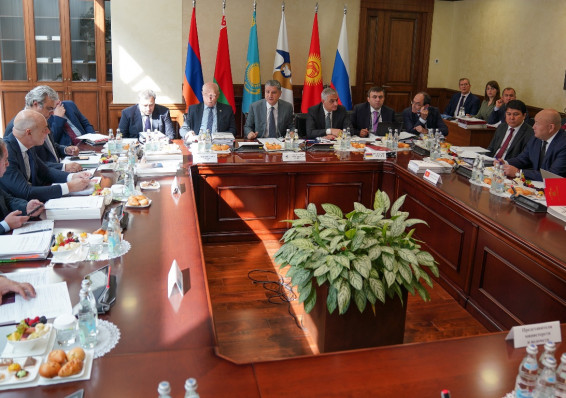 В ЕЭК поддержали идею создания наднационального органа по разрешению споров