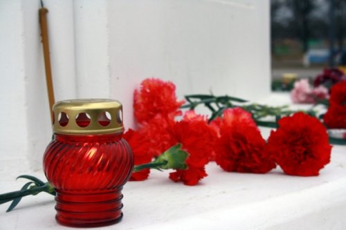 Фоторепортаж с траурной акции у стелы 2000-летия христианства