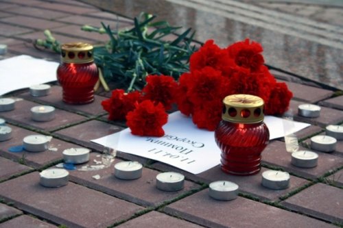 Фоторепортаж с траурной акции у стелы 2000-летия христианства