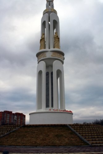 Фоторепортаж с траурной акции у стелы 2000-летия христианства