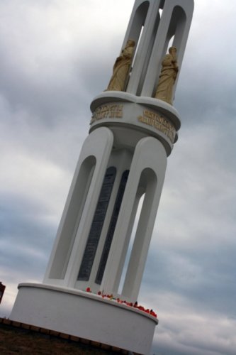 Фоторепортаж с траурной акции у стелы 2000-летия христианства