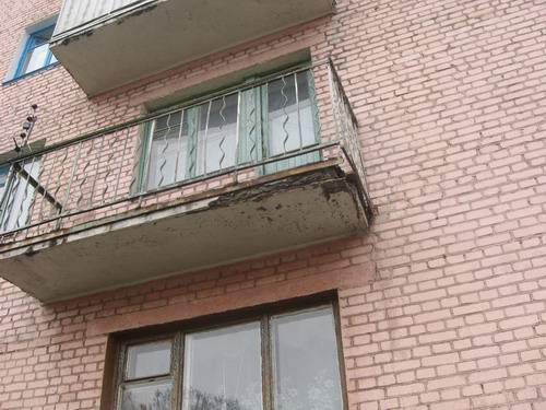 Дотянет ли до 2012 года дом в центре Горок?