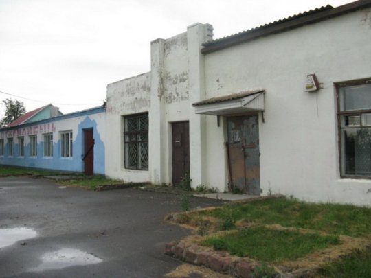 Туристы, приезжающие в усадьбу Огинских в агрогородке Залесье не задерживаются – негде и незачем