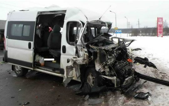 Микроавтобус столкнулся с фурой в Ошмянском районе (ФОТО)