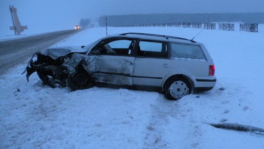 В Волковысском районе после столкновения обе машины отбросило в кювет