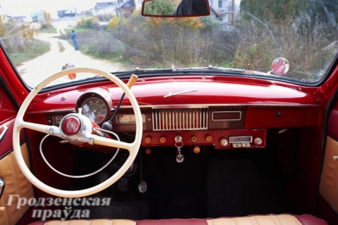 Гродненец решил восстановить ретромобиль 1962 года выпуска, чтобы подарить его жене