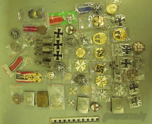 Более сотни регалий Третьего рейха и Российской империи изъяли на таможне у коллекционера из Гродно