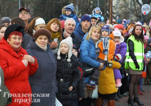 В Гродно прошел парад Дедов Морозов (ФОТО)