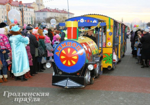 В Гродно прошел парад Дедов Морозов (ФОТО)
