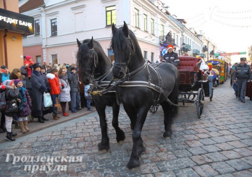 В Гродно прошел парад Дедов Морозов (ФОТО)