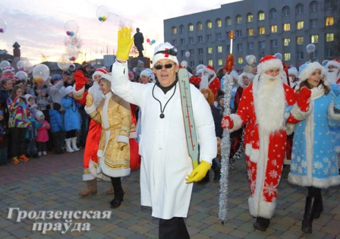 В Гродно прошел парад Дедов Морозов (ФОТО)