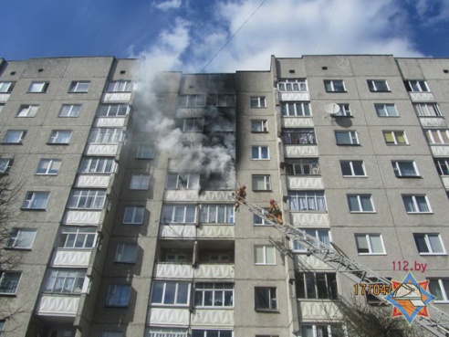 Из-за брошенного сверху окурка загорелся балкон в многоэтажке по улице Лиможа