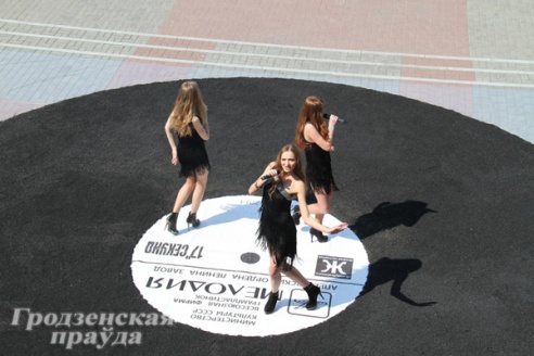 В центре Гродно появилась огромная пластинка фирмы «Мелодия» (ФОТО)