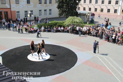 В центре Гродно появилась огромная пластинка фирмы «Мелодия» (ФОТО)