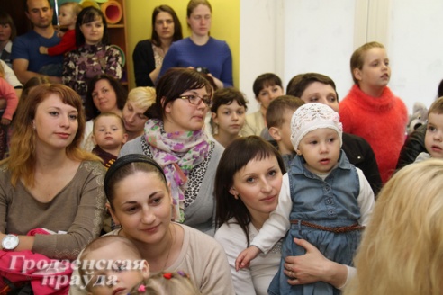 В Гродно прошел парад детских колясок (ФОТО)