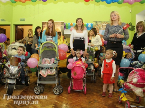 В Гродно прошел парад детских колясок (ФОТО)