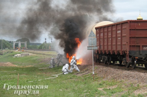 Маршрутка столкнулась с грузовым поездом: произошла утечка аммиака