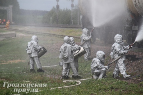 Маршрутка столкнулась с грузовым поездом: произошла утечка аммиака