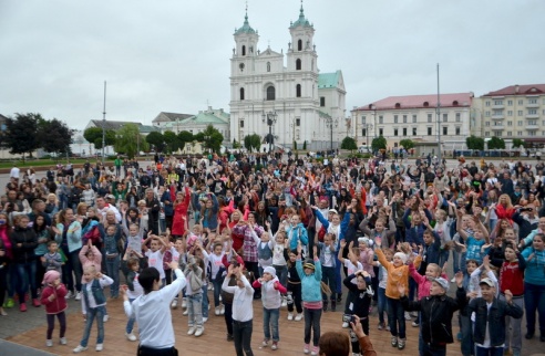 Потанцевать на Советской собрались более тысячи гродненцев  