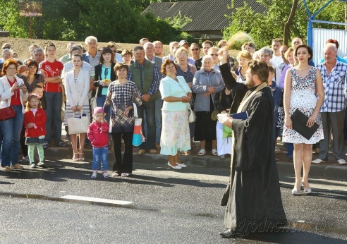 В День Независимости движение на участке улицы Курчатова в Гродно открыли ретро-автомобили и колонна байкеров