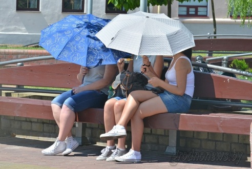 Жара в городе: гродненцы спасаются, как могут (ФОТОРЕПОРТАЖ)