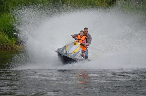 Жара в городе: гродненцы спасаются, как могут (ФОТОРЕПОРТАЖ)