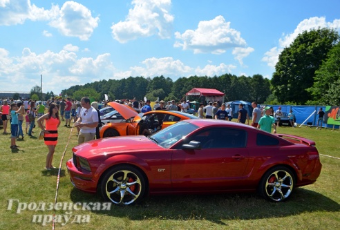 Кадиллак, бьюик и болотный вездеход: в Гродно прошел автофестиваль SunDay AutoGrodno 2014