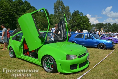 Кадиллак, бьюик и болотный вездеход: в Гродно прошел автофестиваль SunDay AutoGrodno 2014