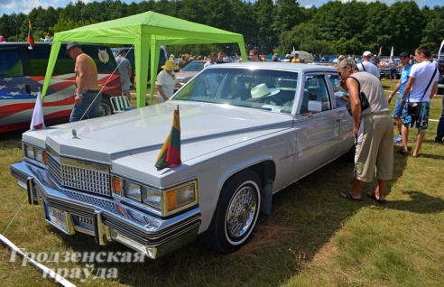 Кадиллак, бьюик и болотный вездеход: в Гродно прошел автофестиваль SunDay AutoGrodno 2014