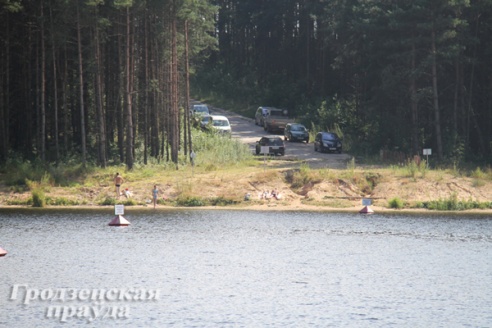 На карьере в Пышках отдыхающие ломают запрещающие таблички