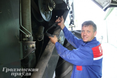 Корреспондент «ГП» провел день в поле и своими глазами увидел, как убирают хлеб