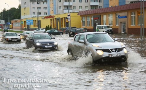 Фотофакт: сильный ливень затопил Гродно