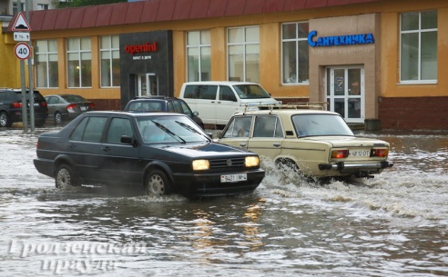 Фотофакт: сильный ливень затопил Гродно