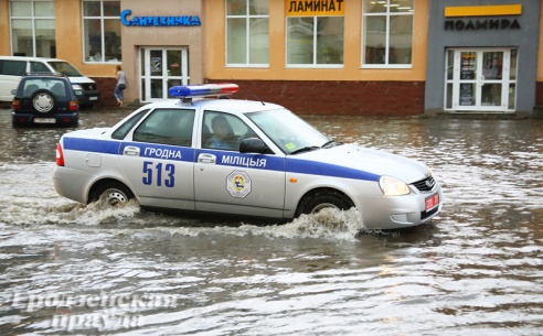 Фотофакт: сильный ливень затопил Гродно