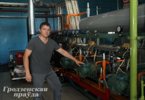 Как в жару заливают лед. Корреспондент «ГП» посмотрел, как готовят главную хоккейную арену Гродно