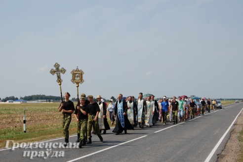 Паломники поклонились чудотворной иконе Божией Матери Раковичской