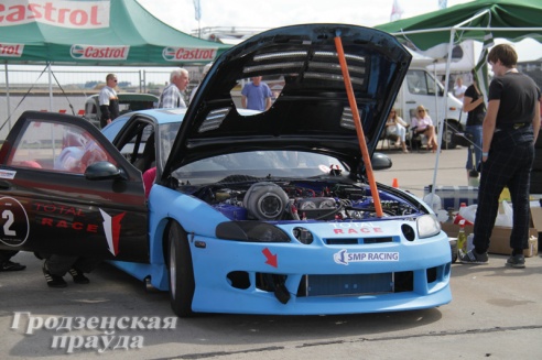 В гродненском аэропорту прошли крупнейшие в Беларуси соревнования по дрэг-рейсингу