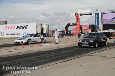 В гродненском аэропорту прошли крупнейшие в Беларуси соревнования по дрэг-рейсингу