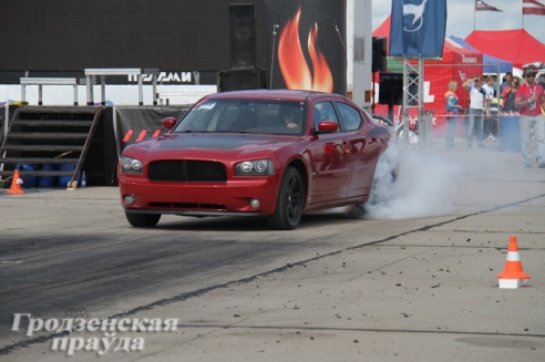 В гродненском аэропорту прошли крупнейшие в Беларуси соревнования по дрэг-рейсингу