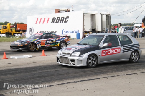 В гродненском аэропорту прошли крупнейшие в Беларуси соревнования по дрэг-рейсингу