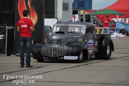В гродненском аэропорту прошли крупнейшие в Беларуси соревнования по дрэг-рейсингу