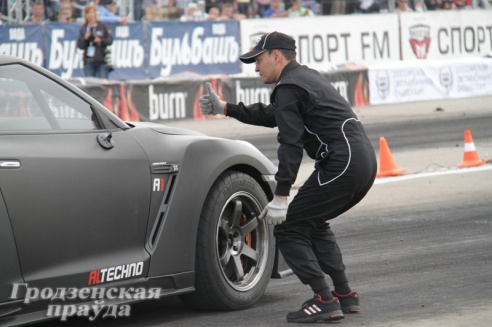 В гродненском аэропорту прошли крупнейшие в Беларуси соревнования по дрэг-рейсингу