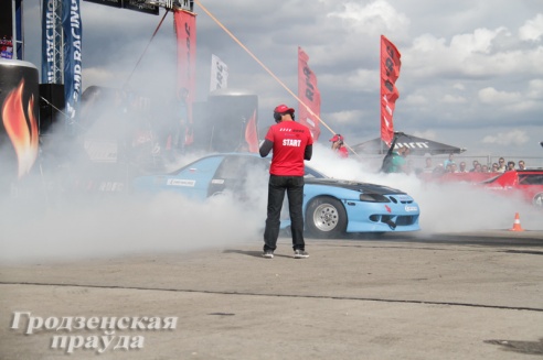 В гродненском аэропорту прошли крупнейшие в Беларуси соревнования по дрэг-рейсингу